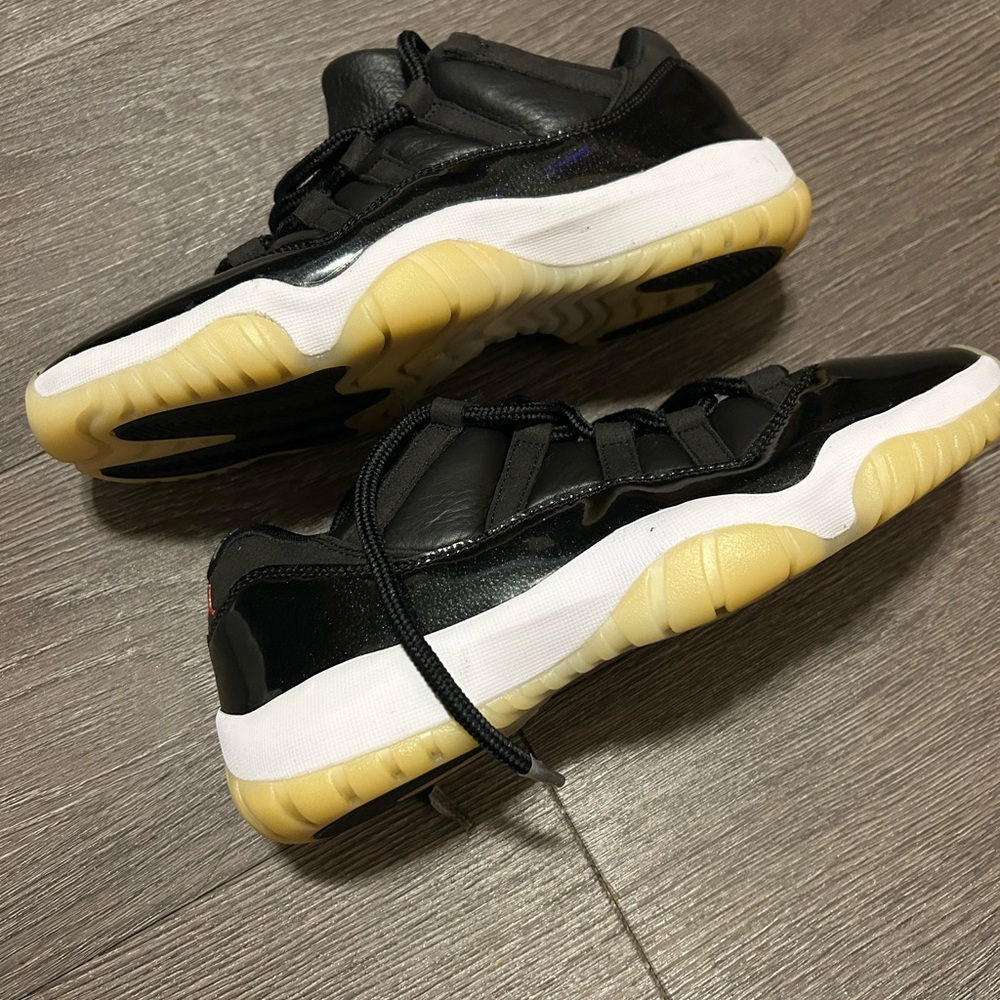 Jordan 11 Retro Low 72-10 (Damaged) - Picture 3 of 5